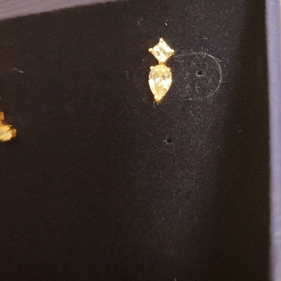 Swarovski Trendy Crystal Stud Earrings - Picture 5 of 9